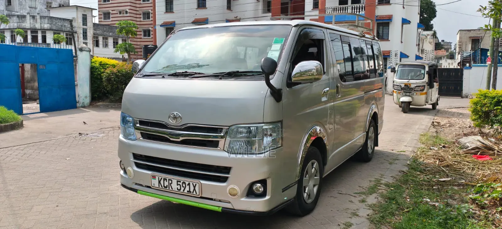 Toyota HiAce 2011 Silver