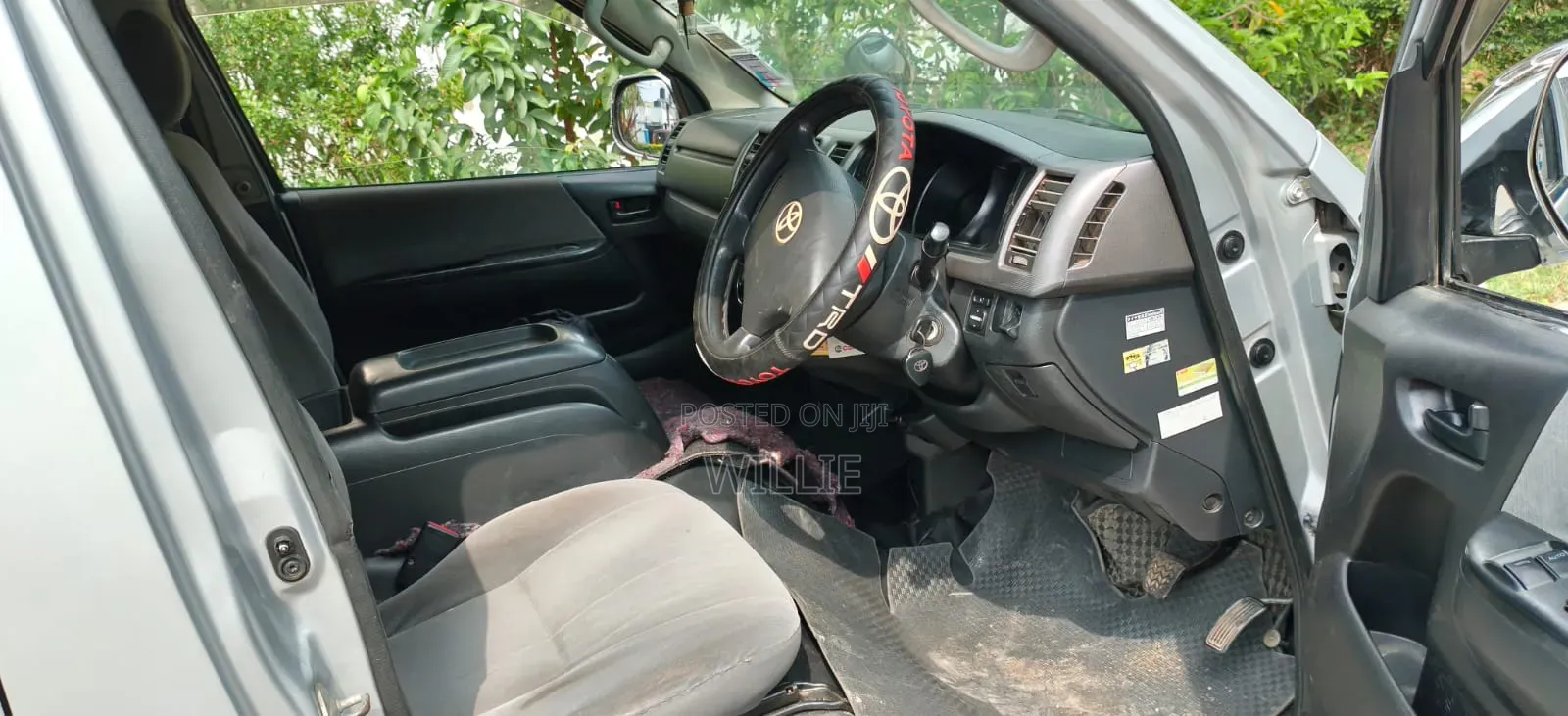 Toyota HiAce 2011 Silver