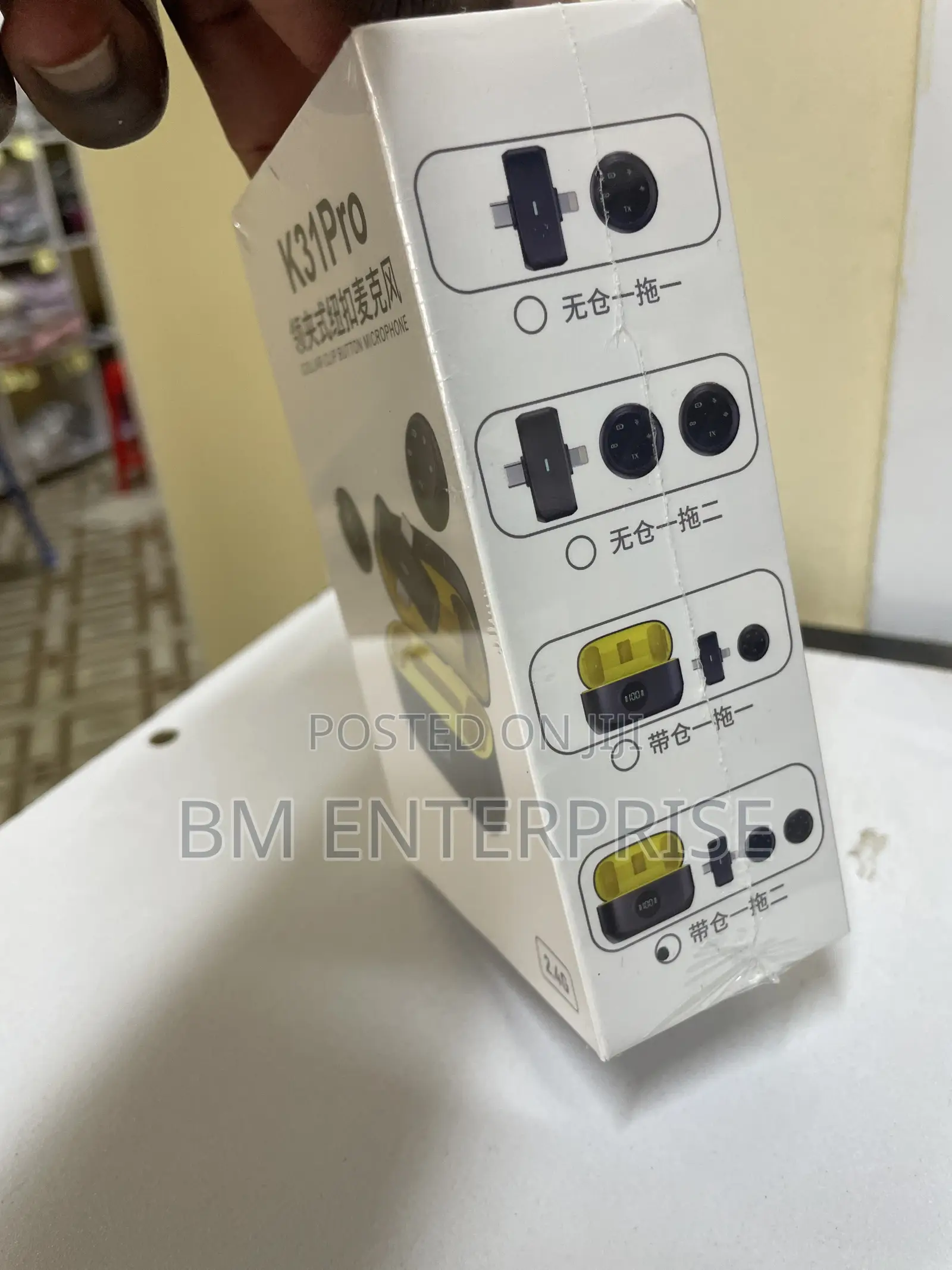  Pro Wireless Microphone System With a Charging Case