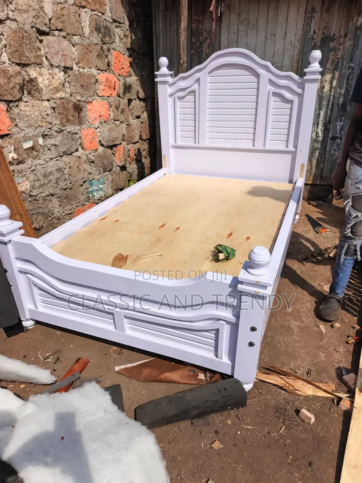 4x6 Classic White Bed