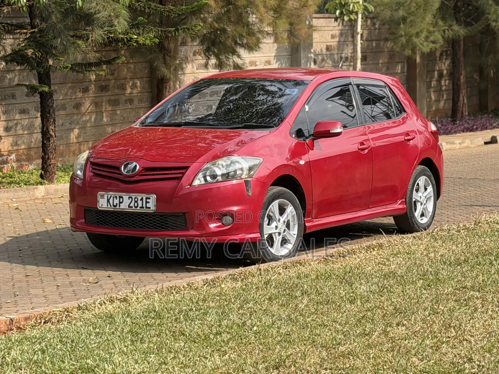 Toyota Auris 2010 Red