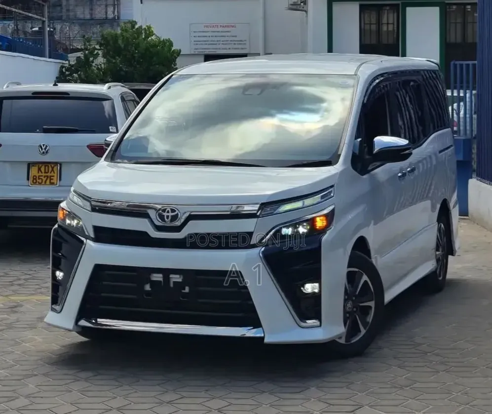 Toyota Voxy 2019 Pearl