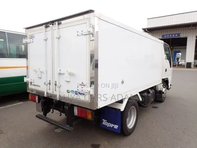 Isuzu Elf Freezer
