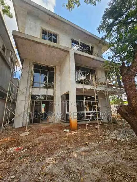 5bdrm Villa in Maziwa for sale