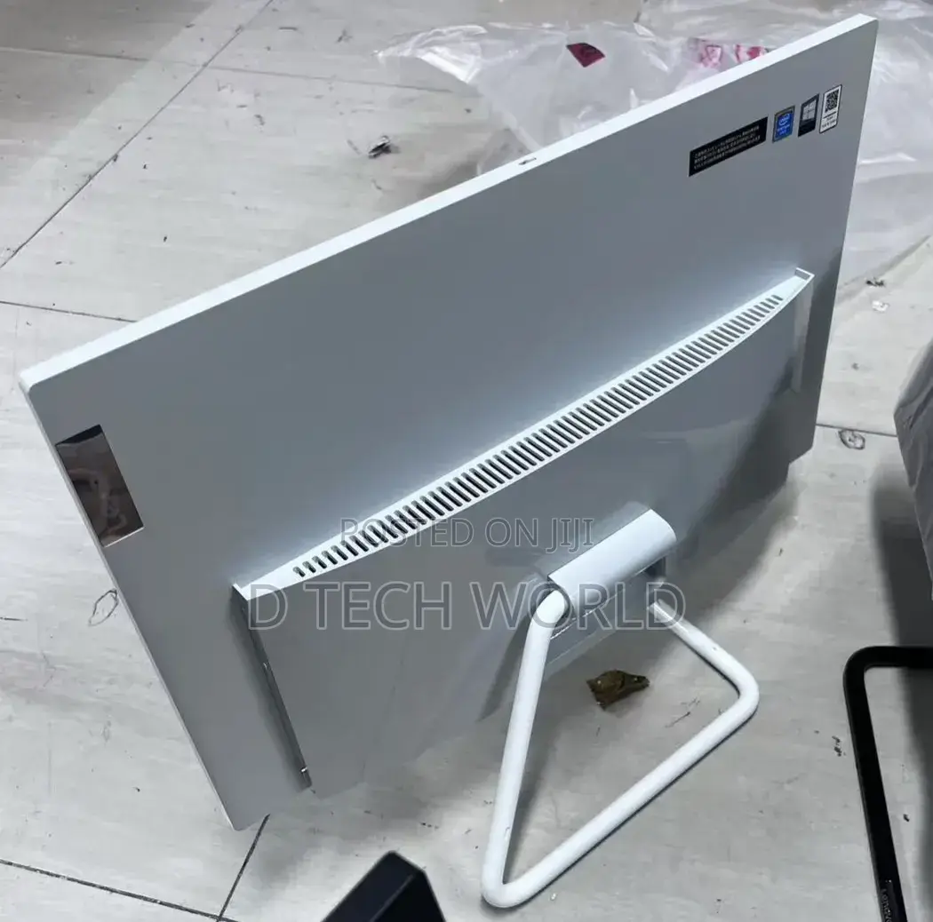 Desktop Computer Lenovo 8GB Intel Core i5 SSD 256GB