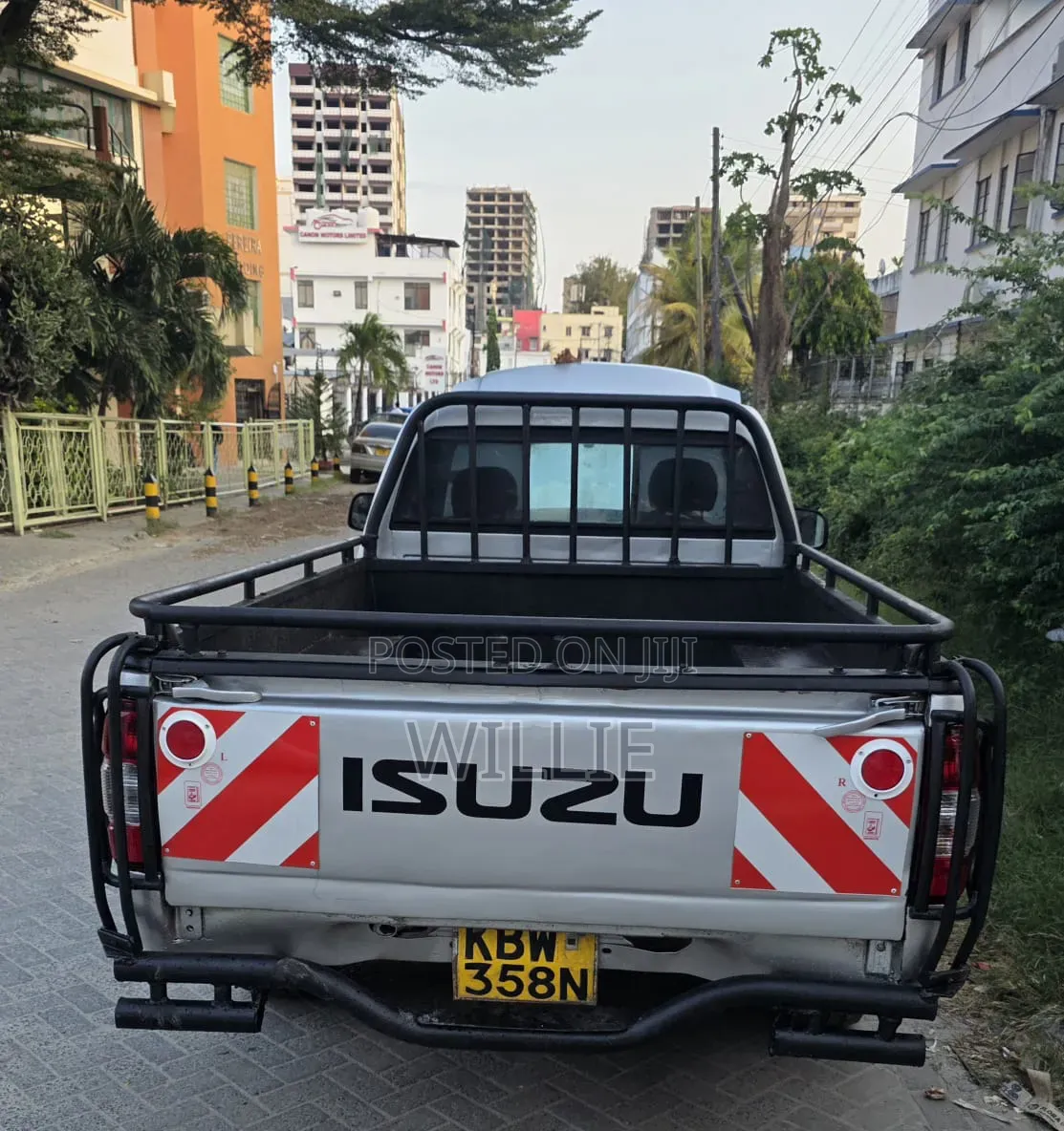 Isuzu D-MAX 2010 Silver