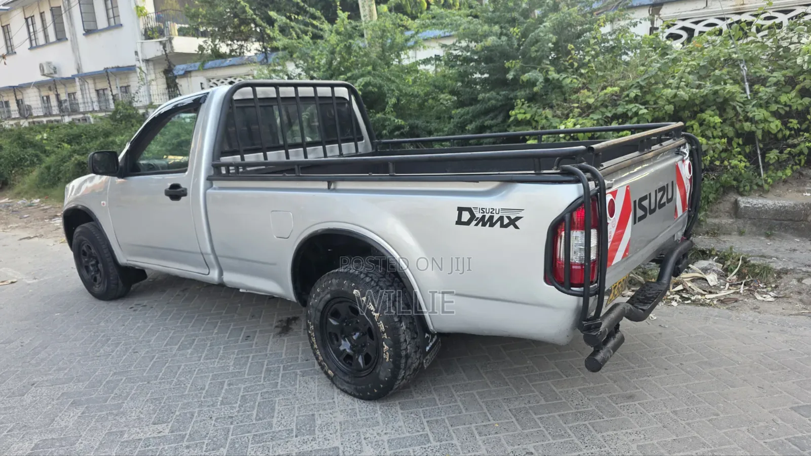 Isuzu D-MAX 2010 Silver