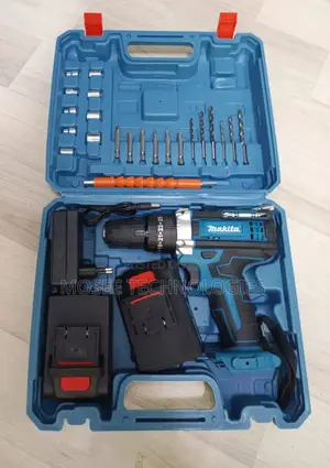 Makita 21V Cordless Drill Driver Kit With 2 Batteries & Accessories