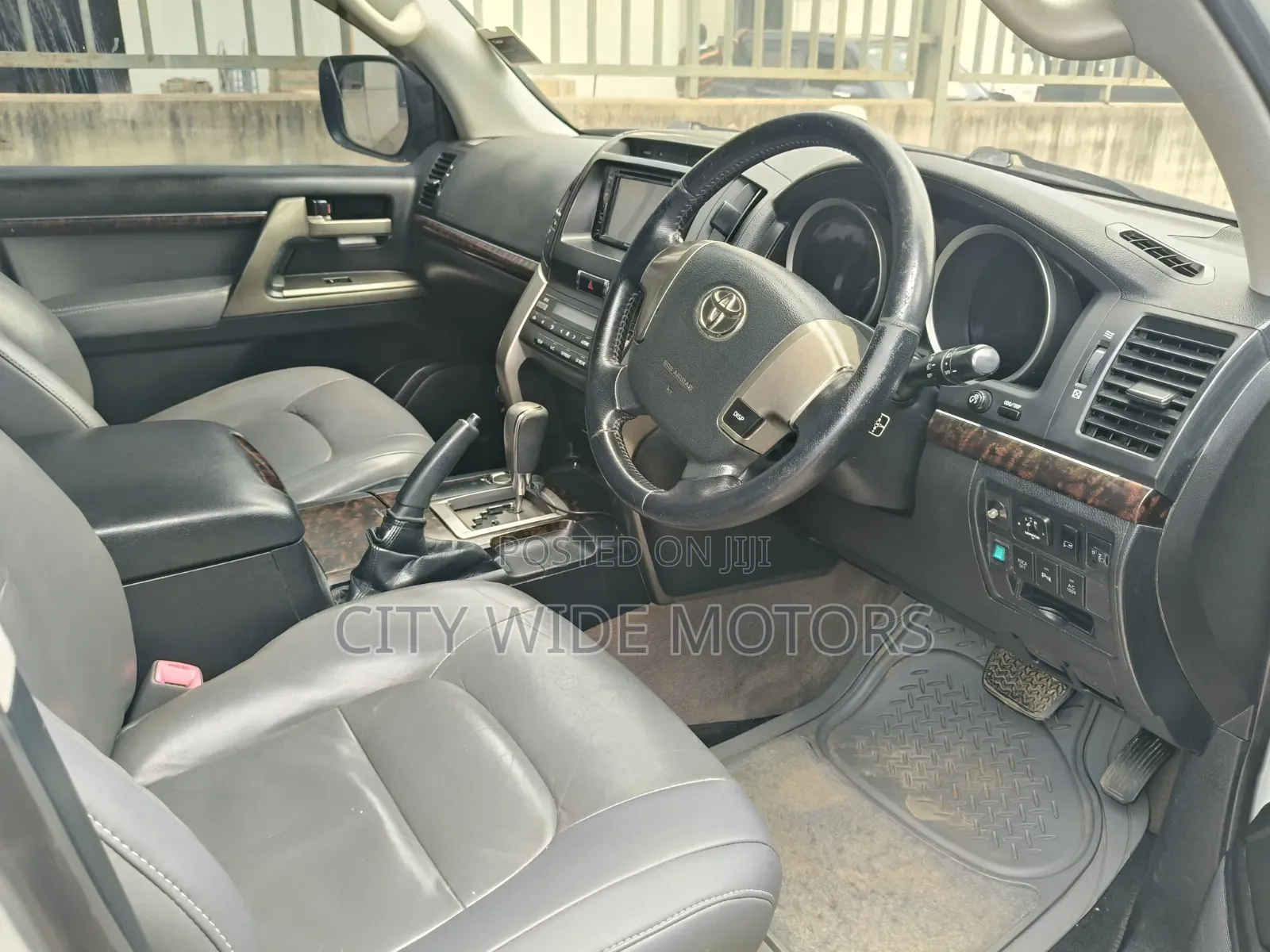 Toyota Land Cruiser 4.6 V8 ZX 2009 White