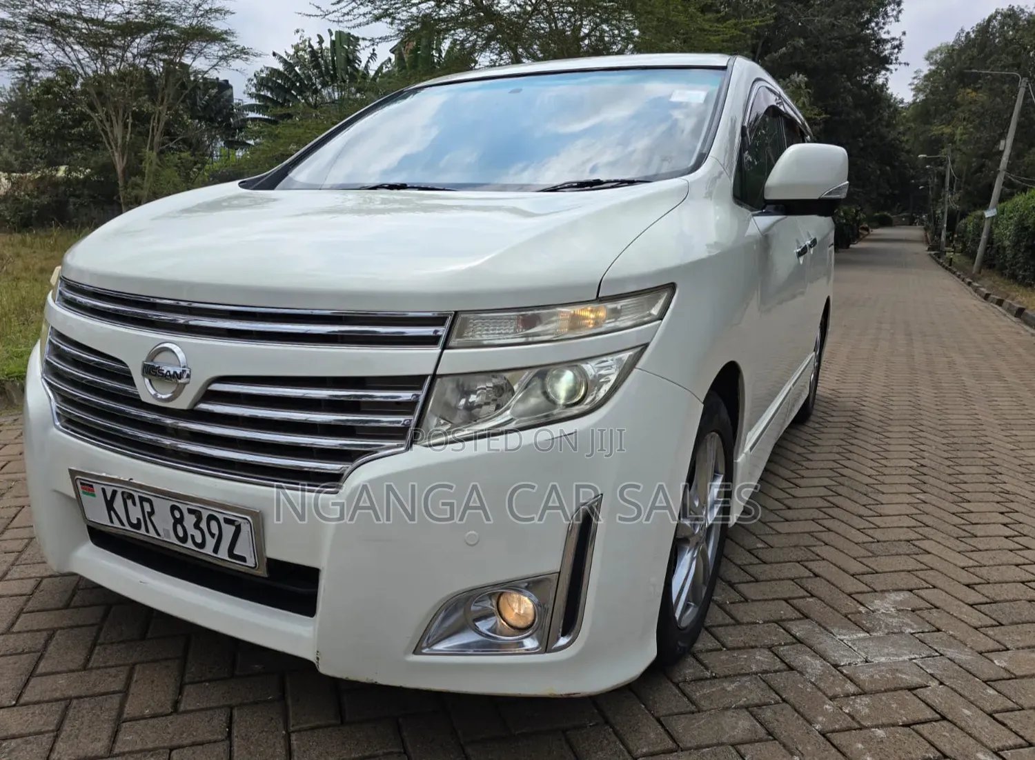 Nissan Elgrand 2011 White