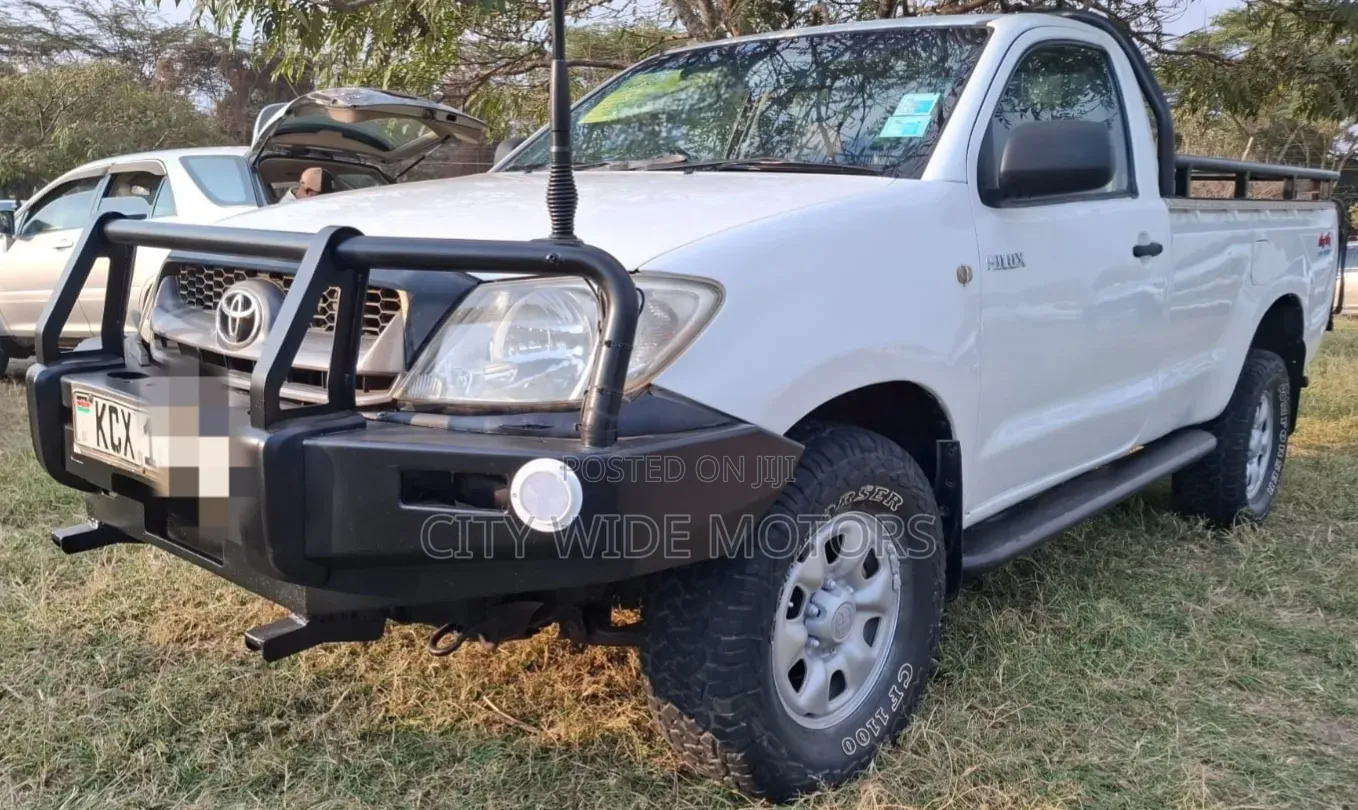 Toyota Hilux 2009 White