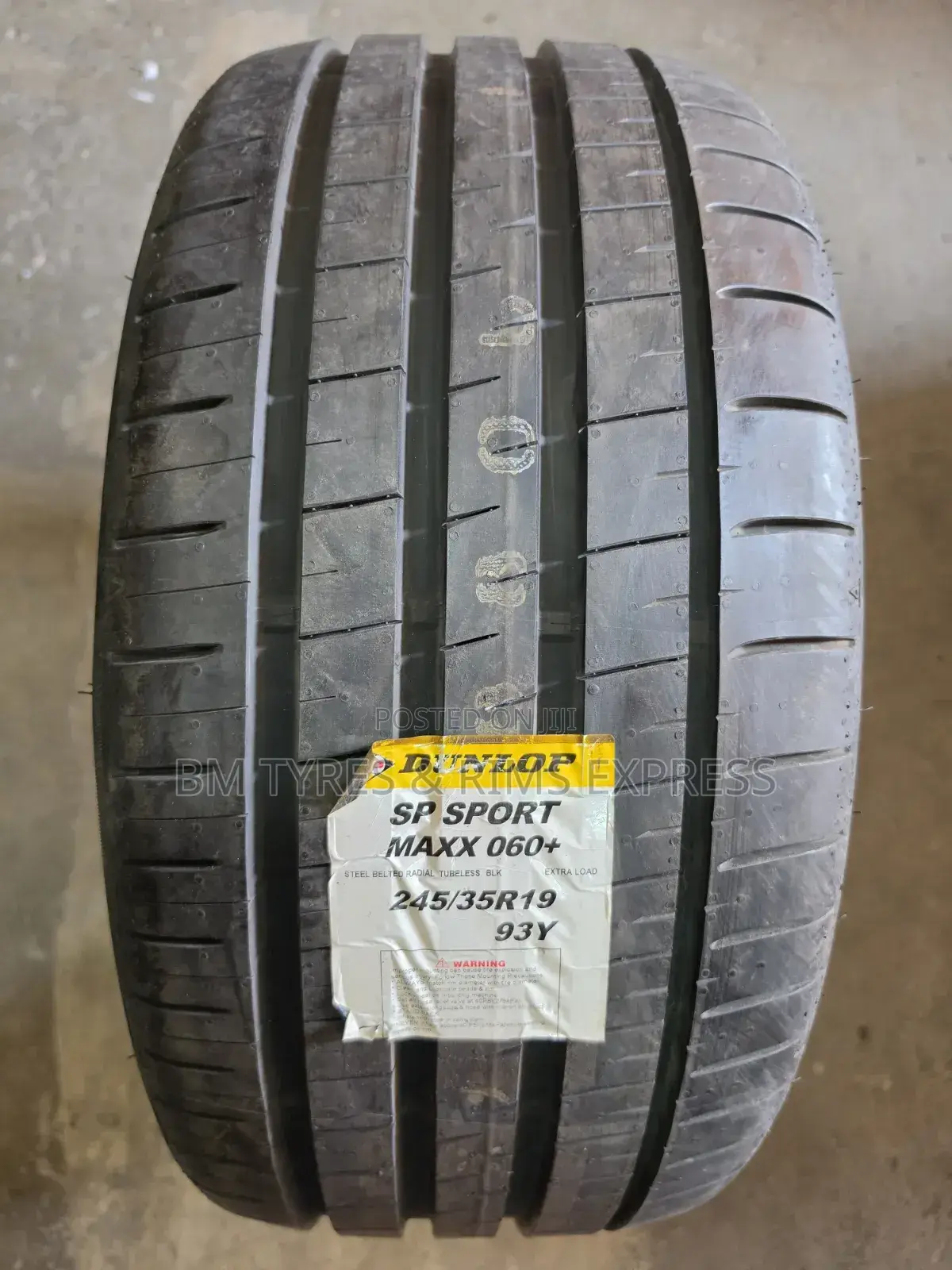 245 /35 R19 DUNLOP TIRES (Japan)