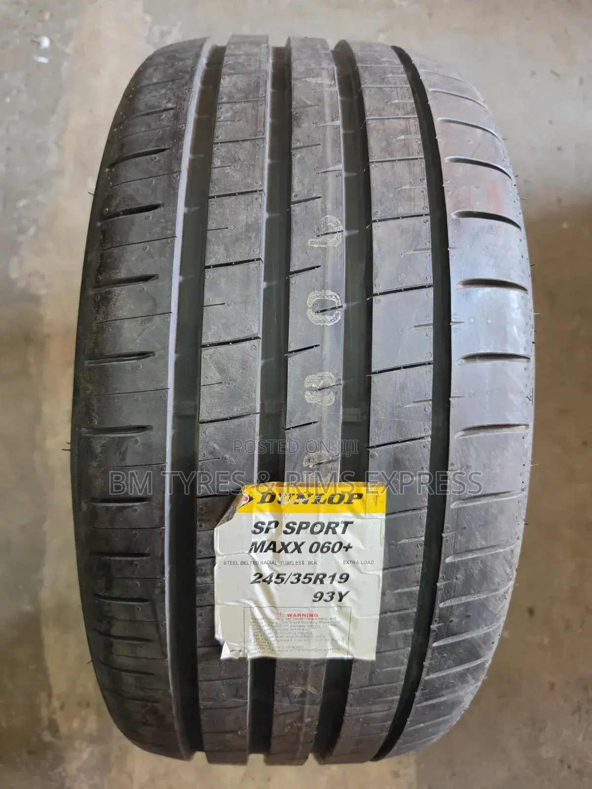 245 /35 R19 DUNLOP TIRES (Japan)