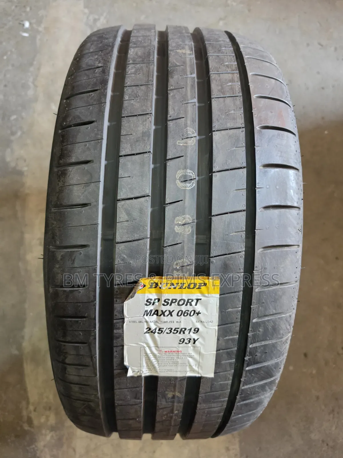 245 /35 R19 DUNLOP TIRES (Japan)