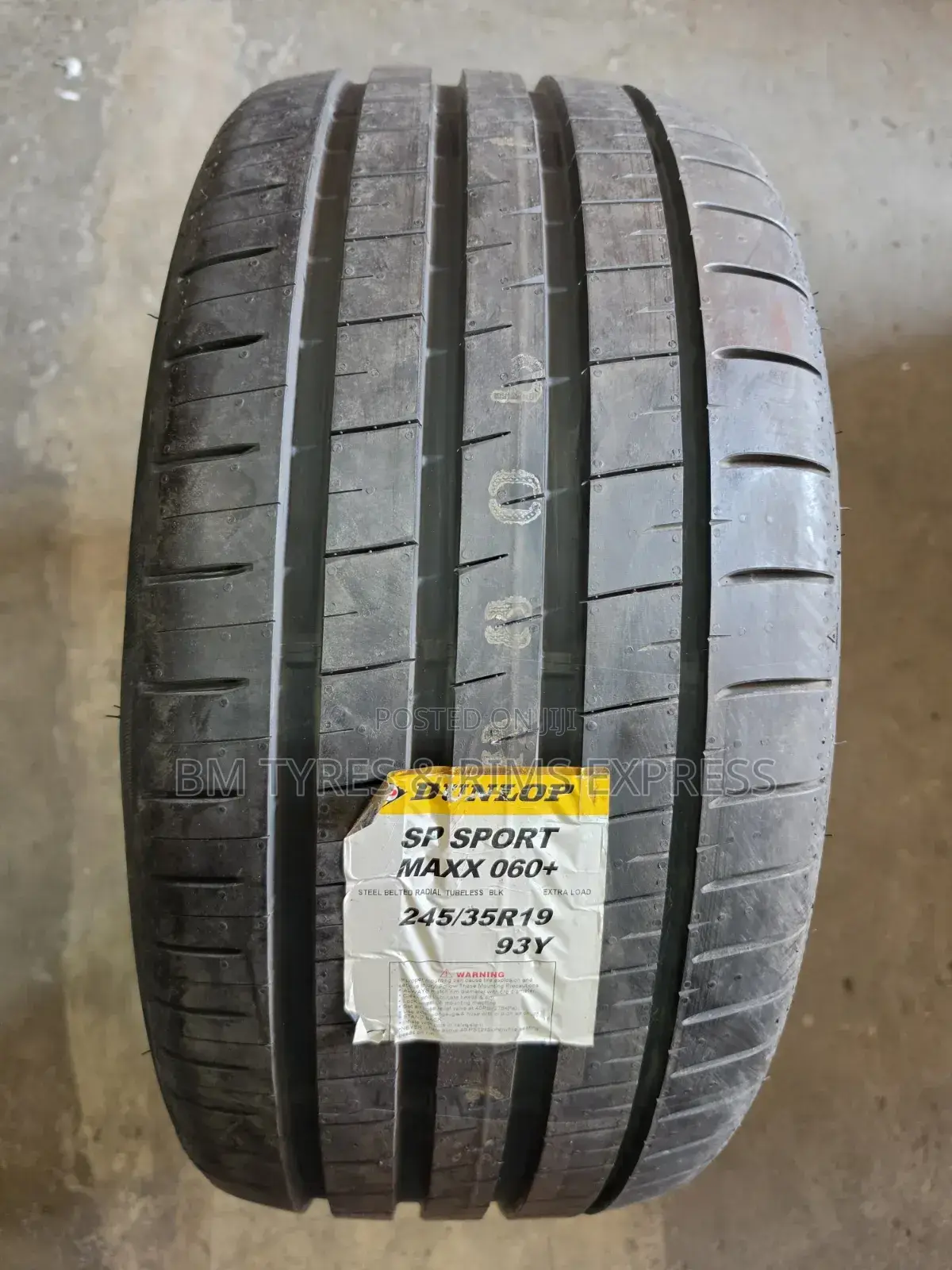 245 /35 R19 DUNLOP TIRES (Japan)