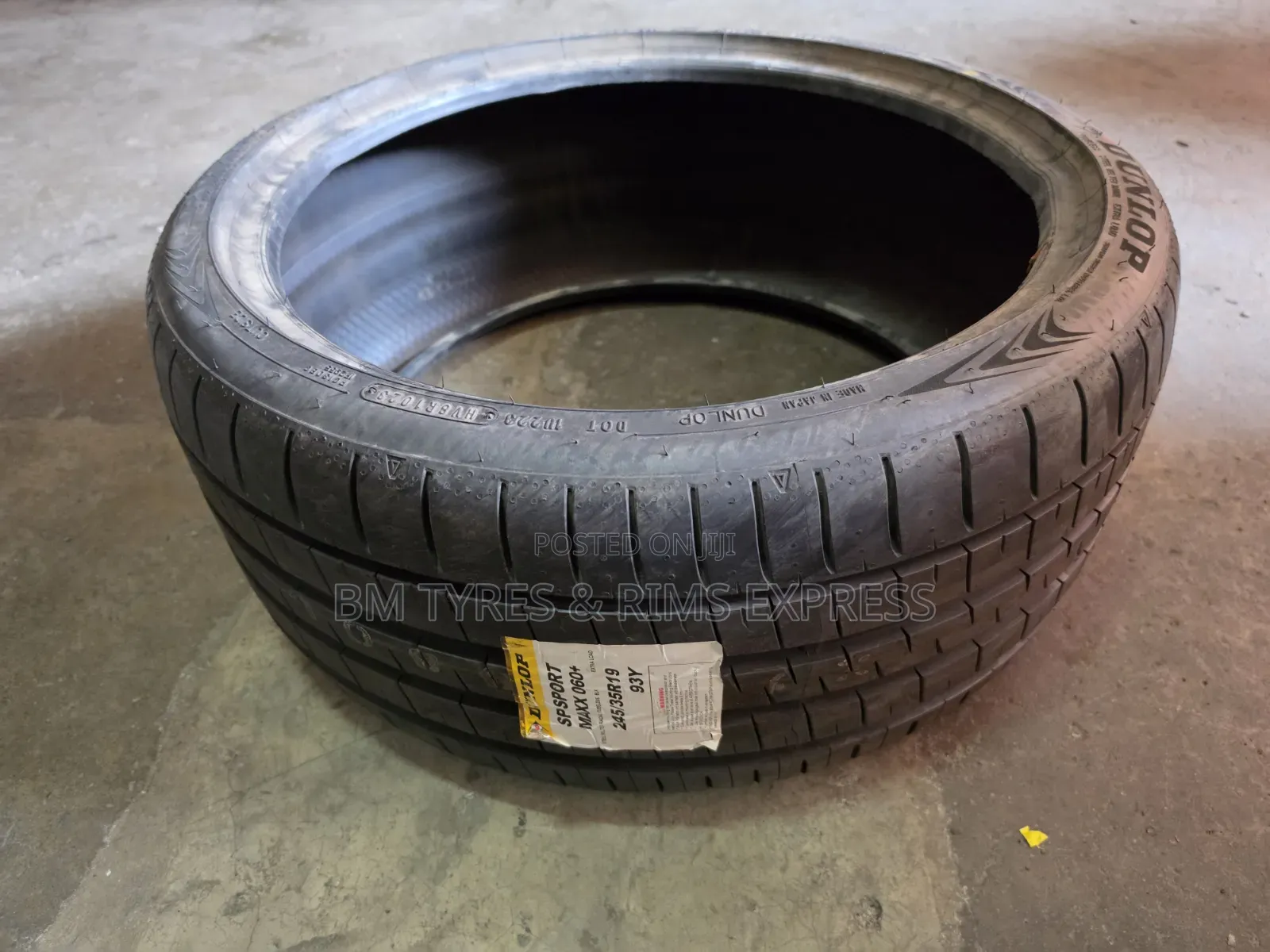 245 /35 R19 DUNLOP TIRES (Japan)