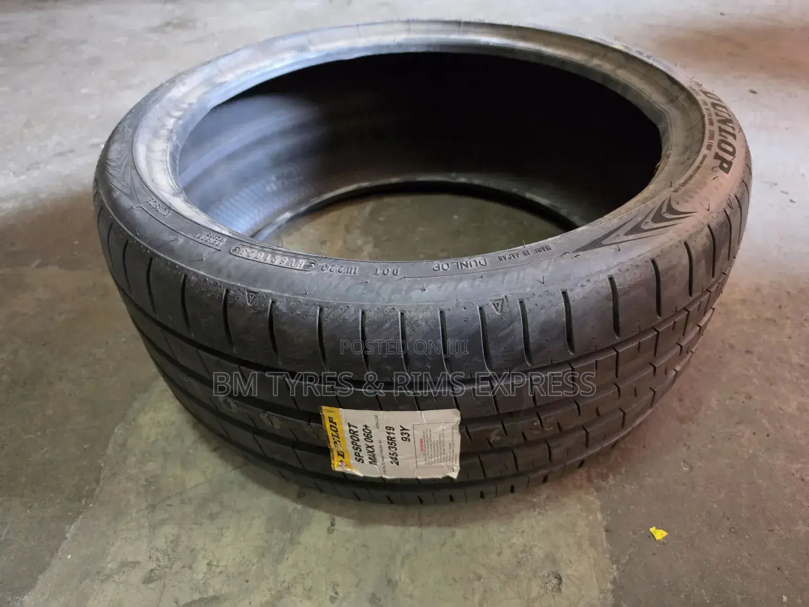 245 /35 R19 DUNLOP TIRES (Japan)