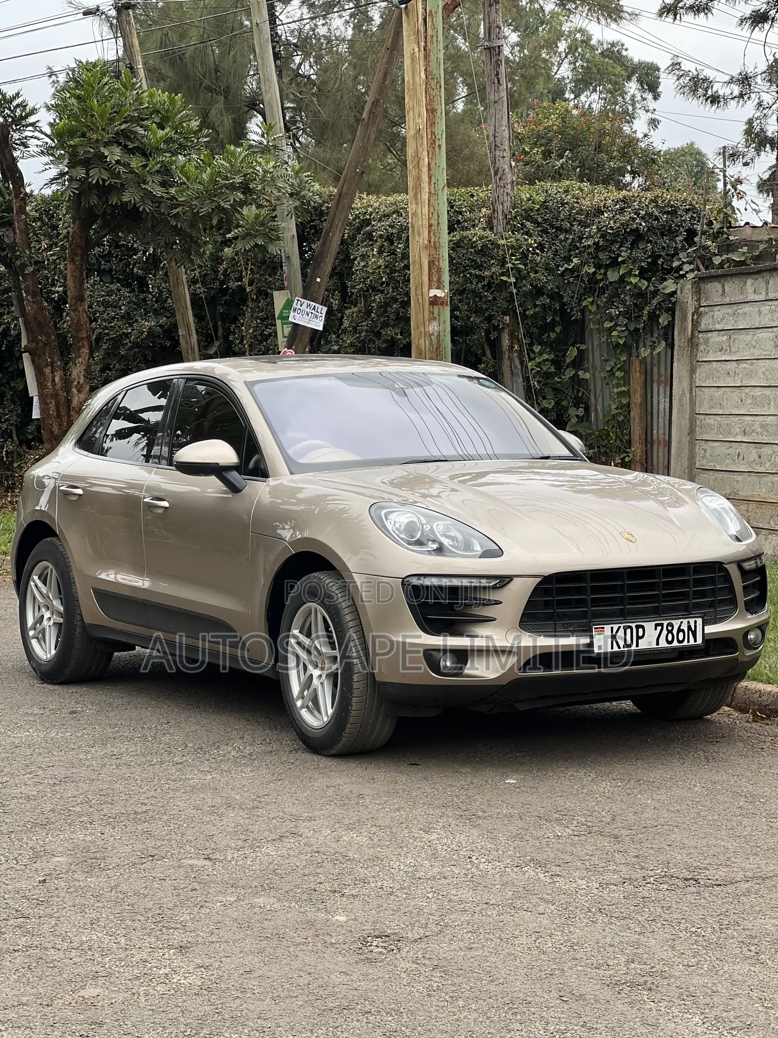 Porsche Macan Turbo 2017 Gold