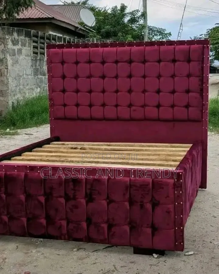 Maroon Chester Bed 5x6