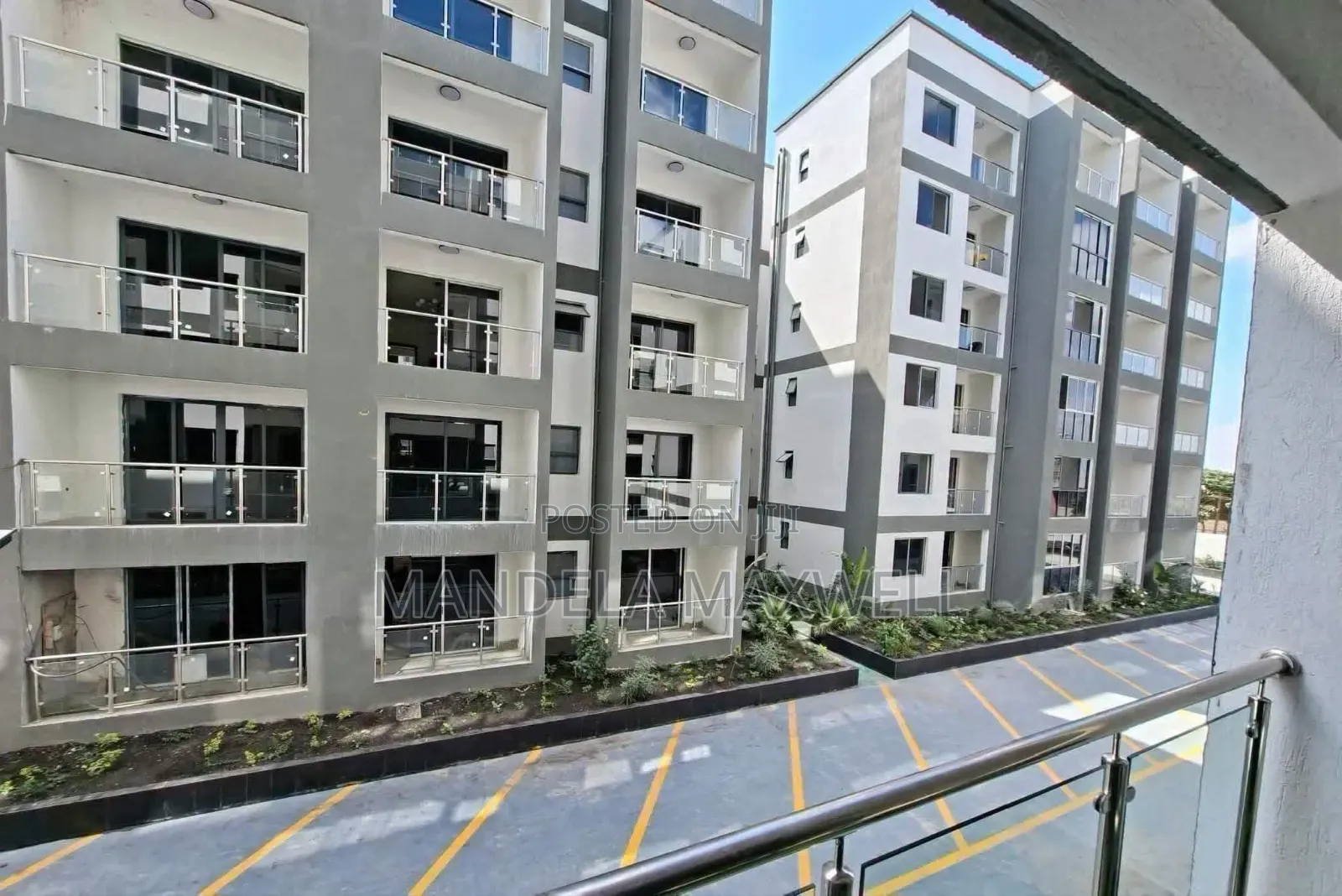 3bdrm Apartment in Gateway Mall Area for sale