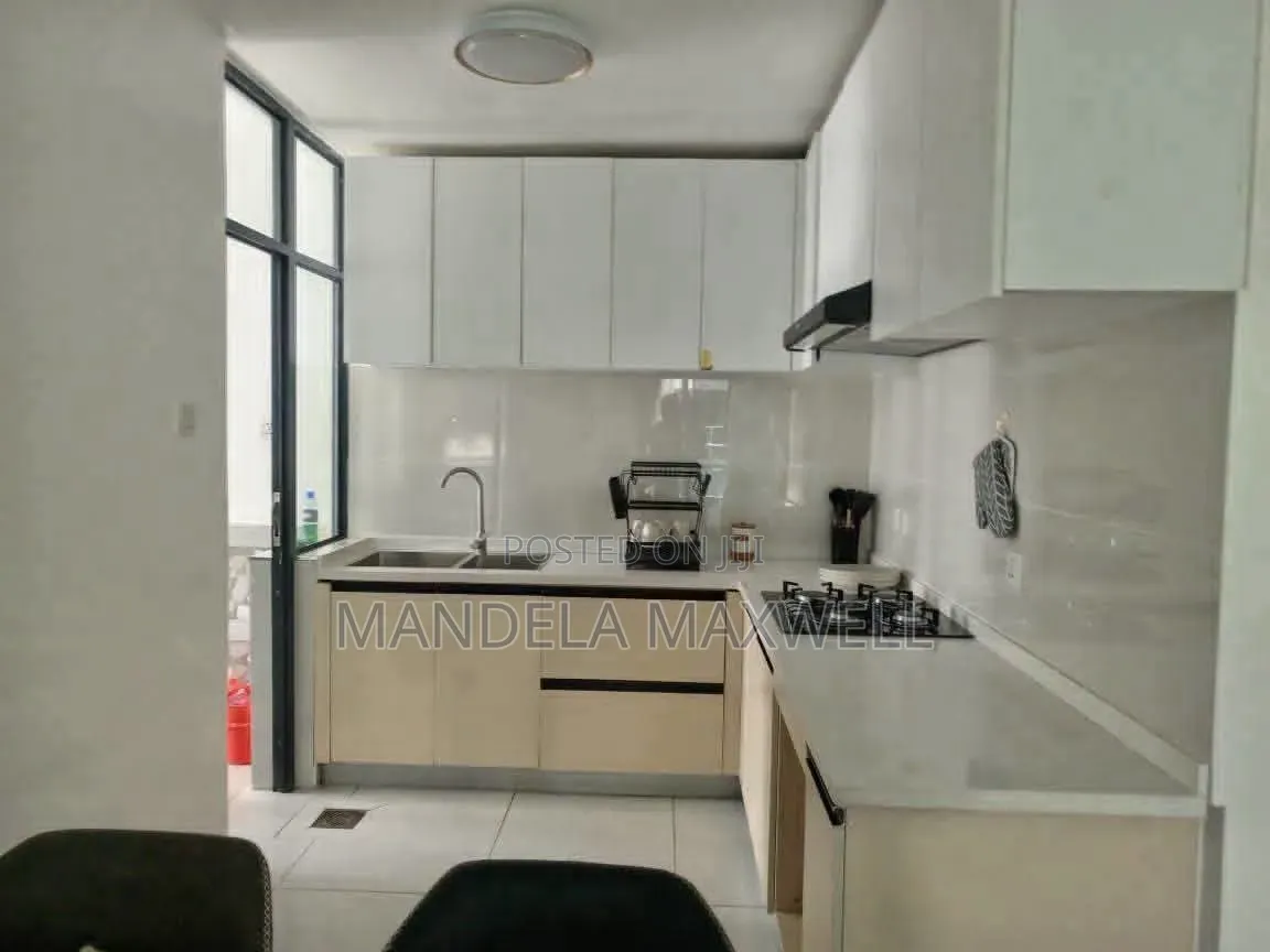 3bdrm Apartment in Gateway Mall Area for sale