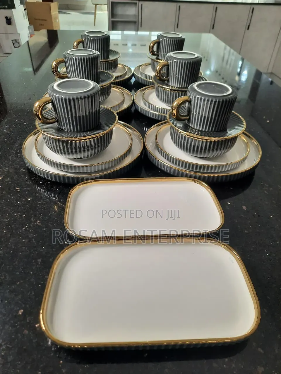 Elegant European Porcelain Dinner Set
32pcs Dinner Set