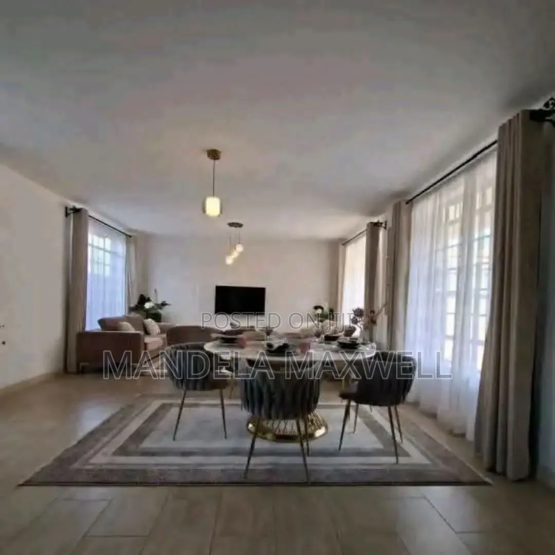 4bdrm Mansion in Gateway Mall Area for sale