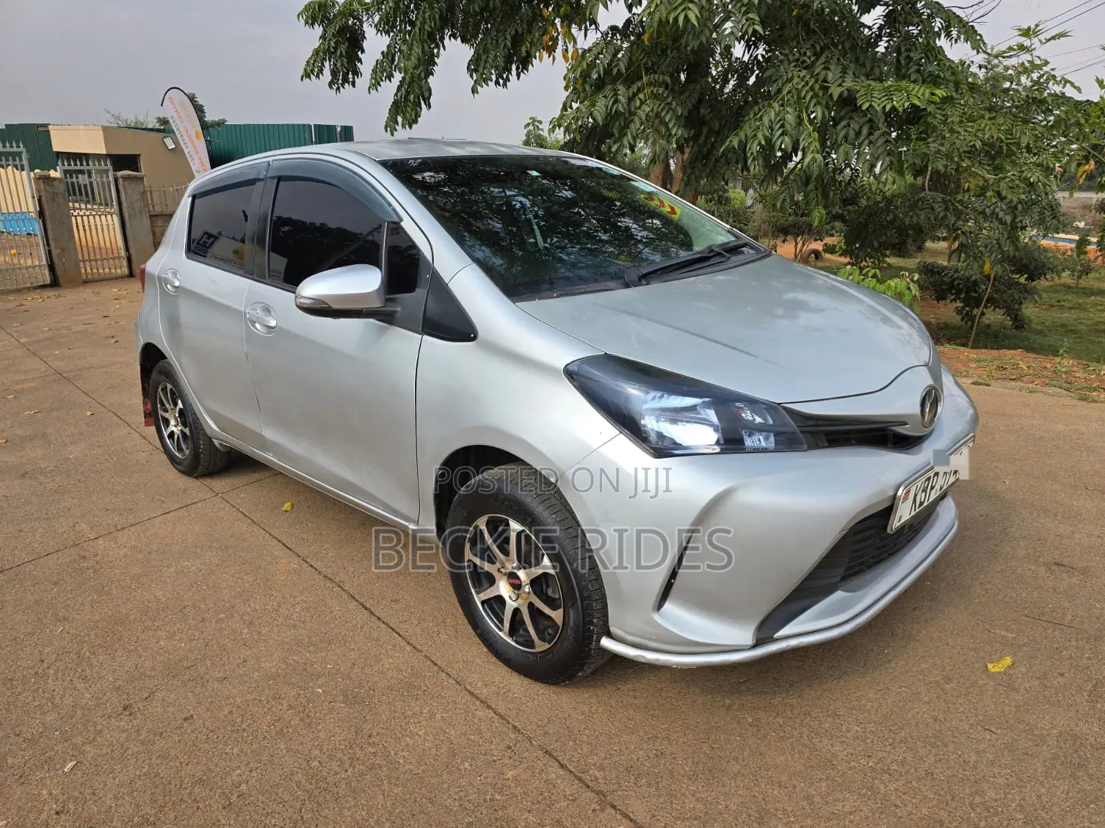 Toyota Vitz 2016 Silver