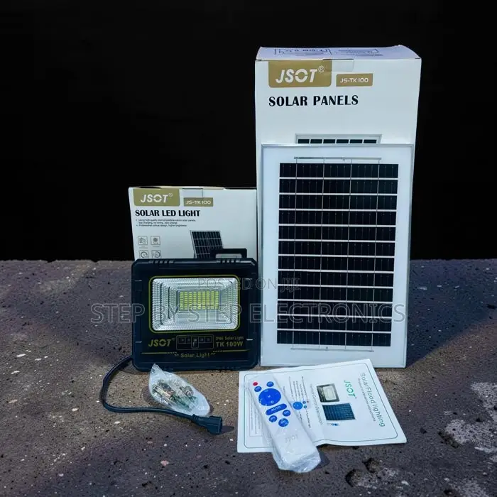 Energy Saving 100W Outdoor Solar LED Flood Light for Commercial Use