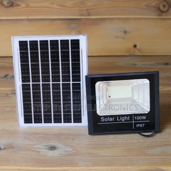 100W Solar Flood Lamp Outdoor With Long Lasting Rechargeable Battery