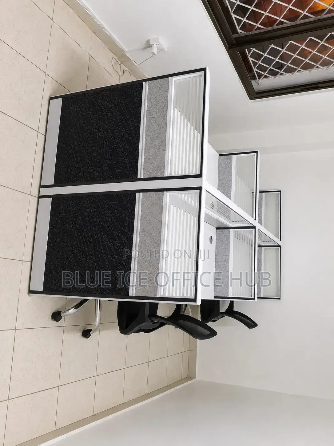 Modern 4- Seater Office Workstation-Staff Cubicle Desk With Partition