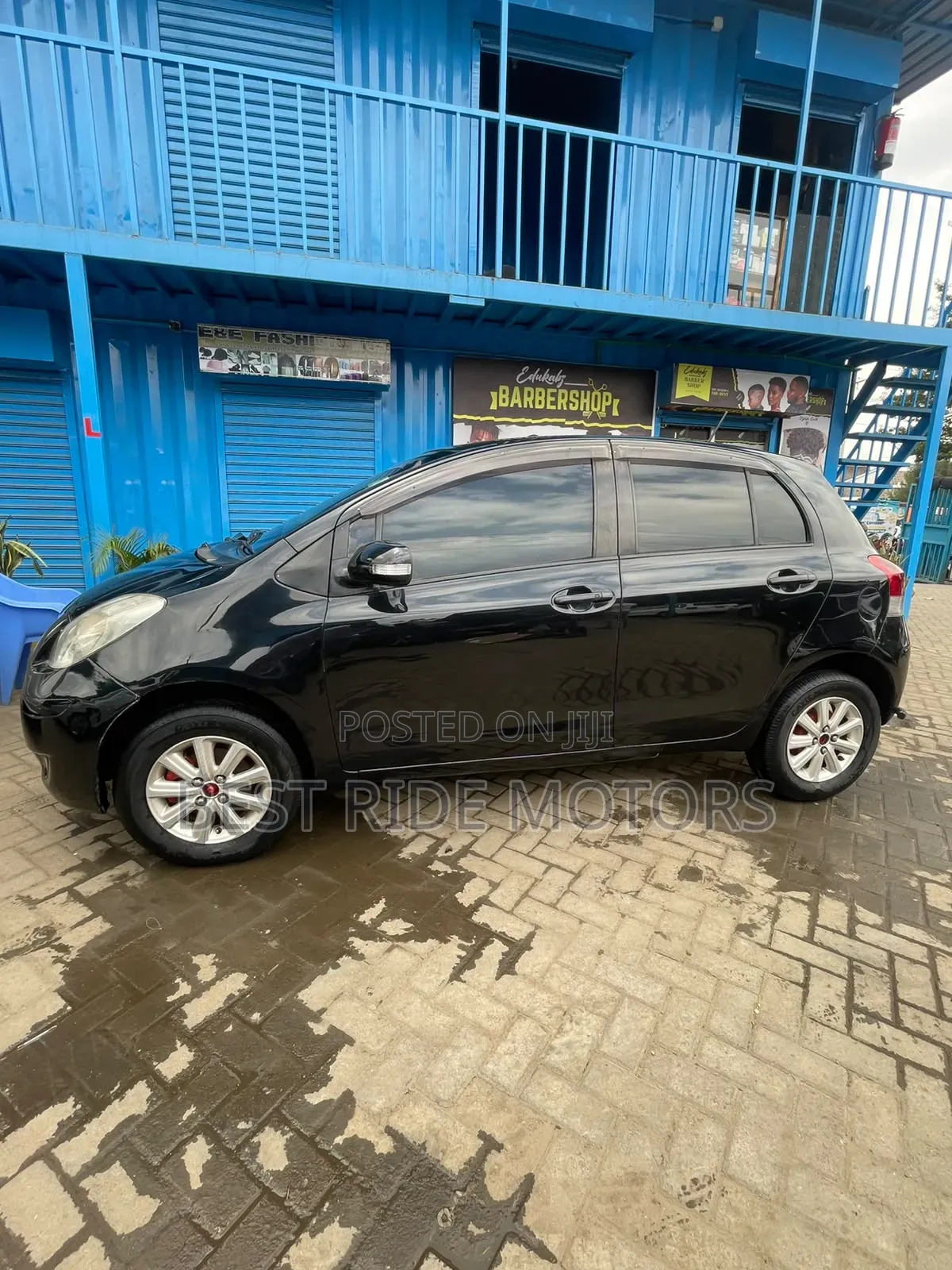 Toyota Vitz 1.3 FWD 5dr 2011 Black