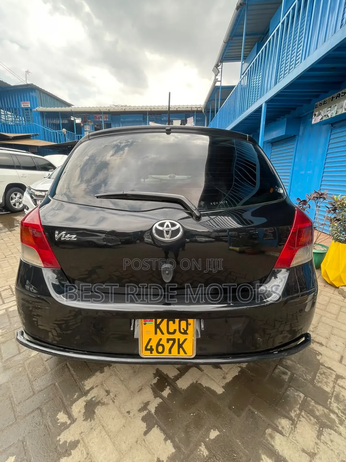 Toyota Vitz 1.3 FWD 5dr 2011 Black
