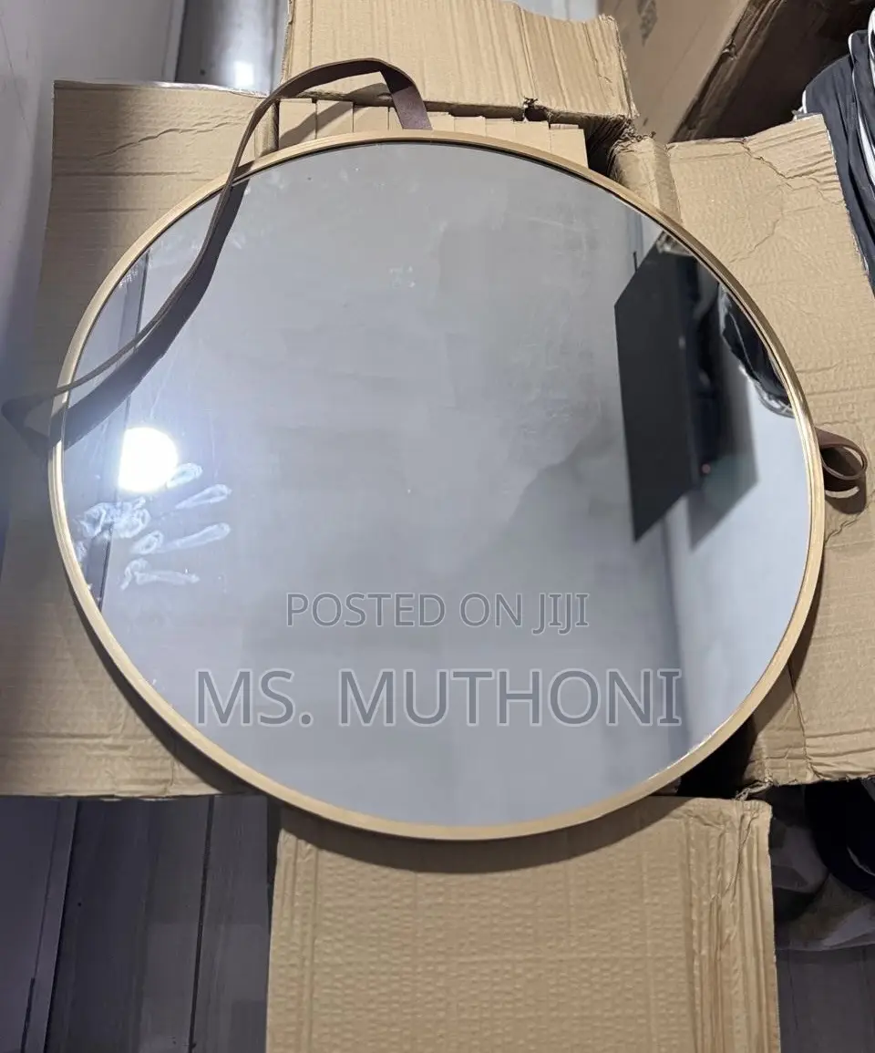 60 Cm Nordic-Style Round Wall Mirror With a Leather Strap: