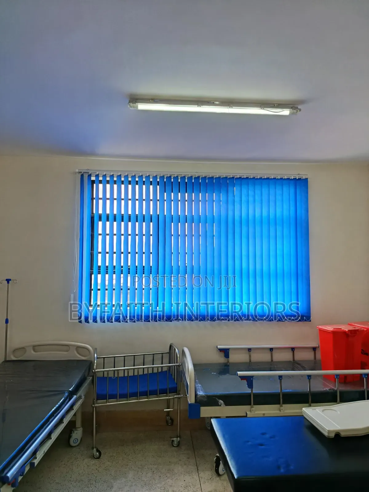 Fully Covering Window Office Blinders