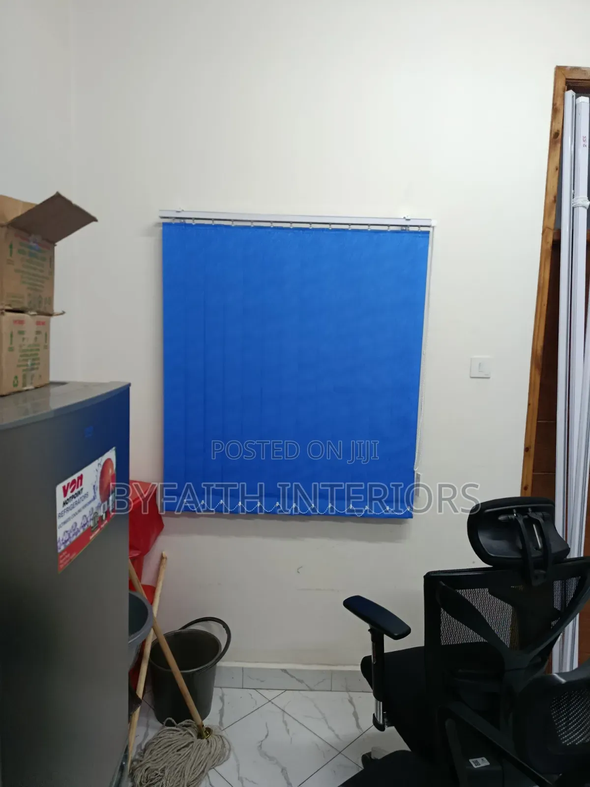 Fully Covering Window Office Blinders