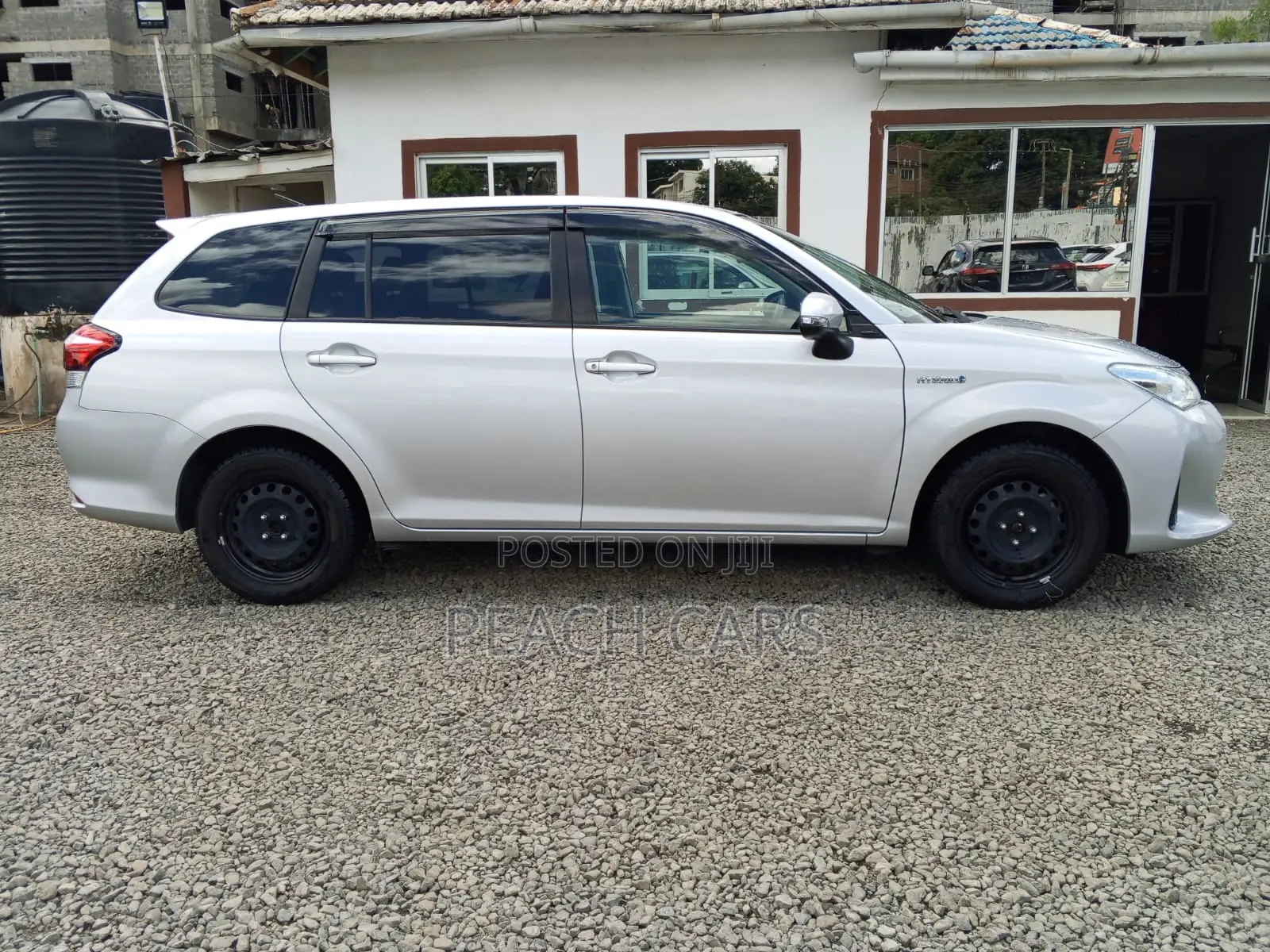 Toyota Corolla Fielder 1.5 Hybrid FWD 2019 White