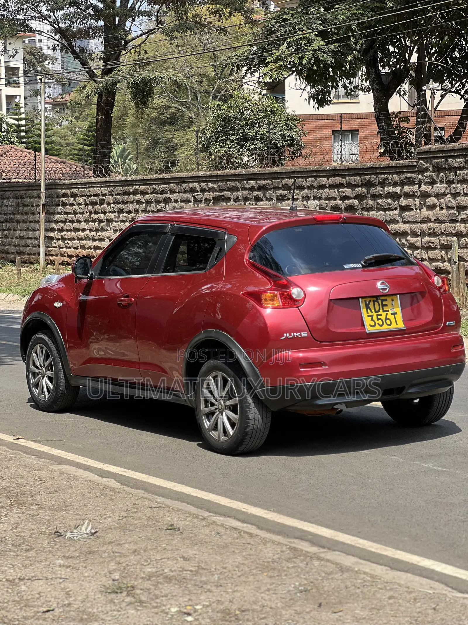 Nissan Juke S 4dr Hatchback (1.6L 4cyl Turbo CVT) 2014 Red