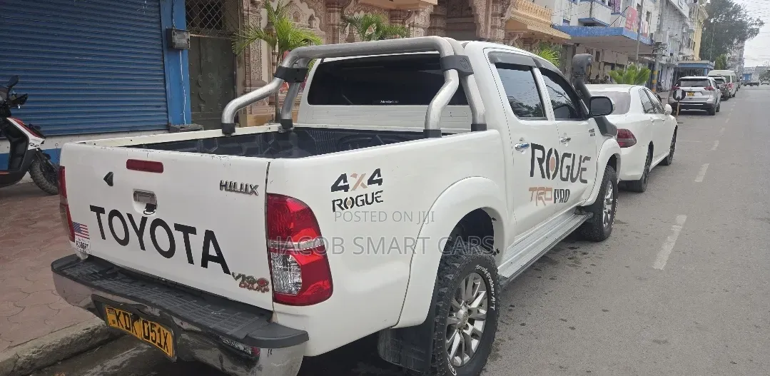 Toyota Hilux 2015 White