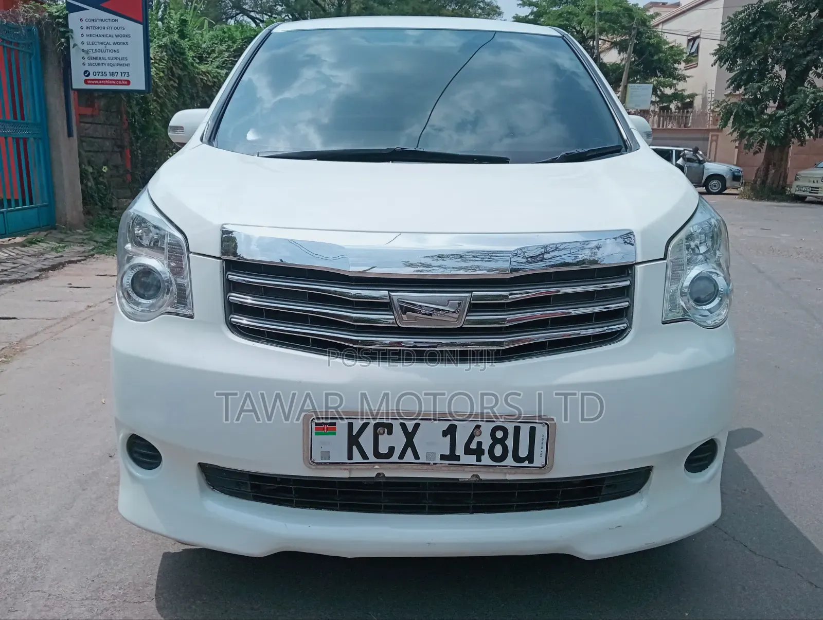 Toyota Noah 2012 White