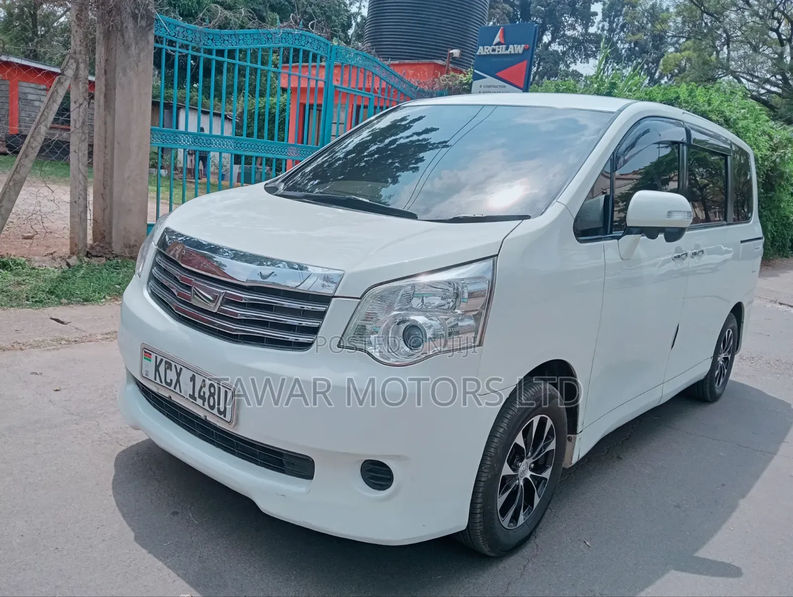 Toyota Noah 2012 White