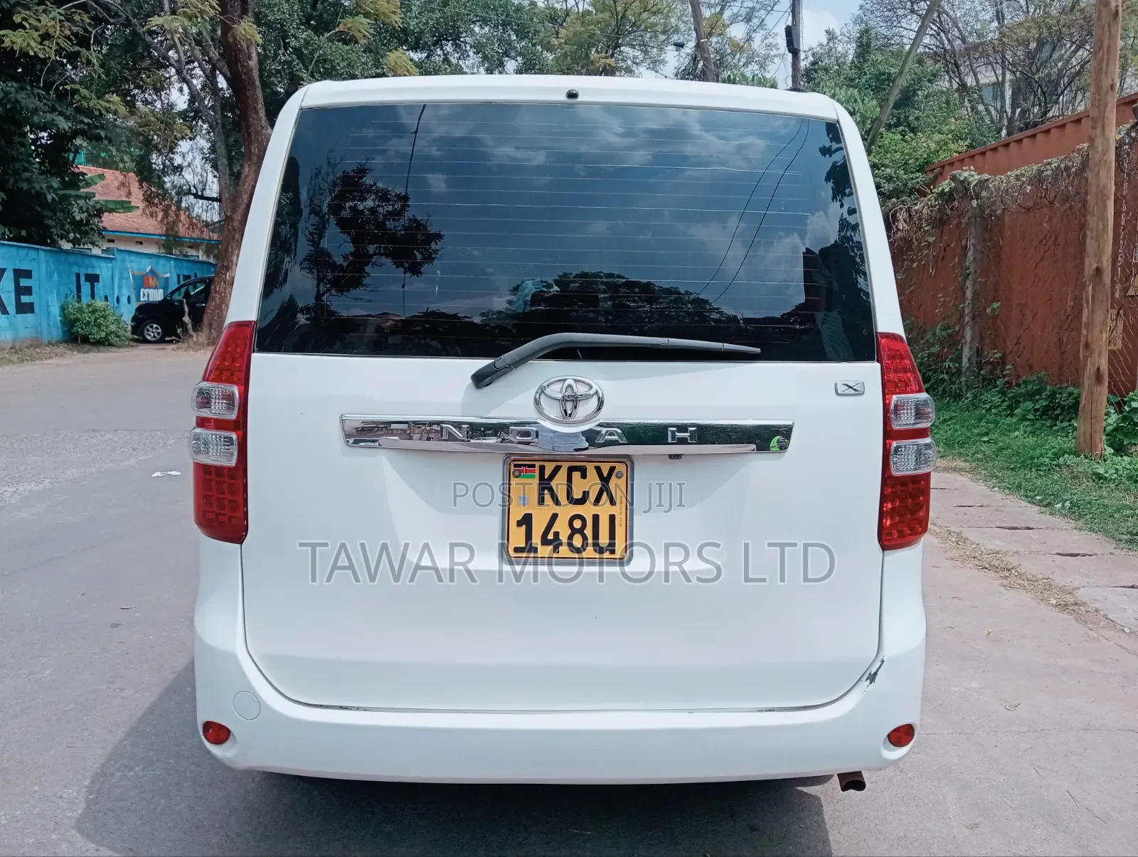 Toyota Noah 2012 White