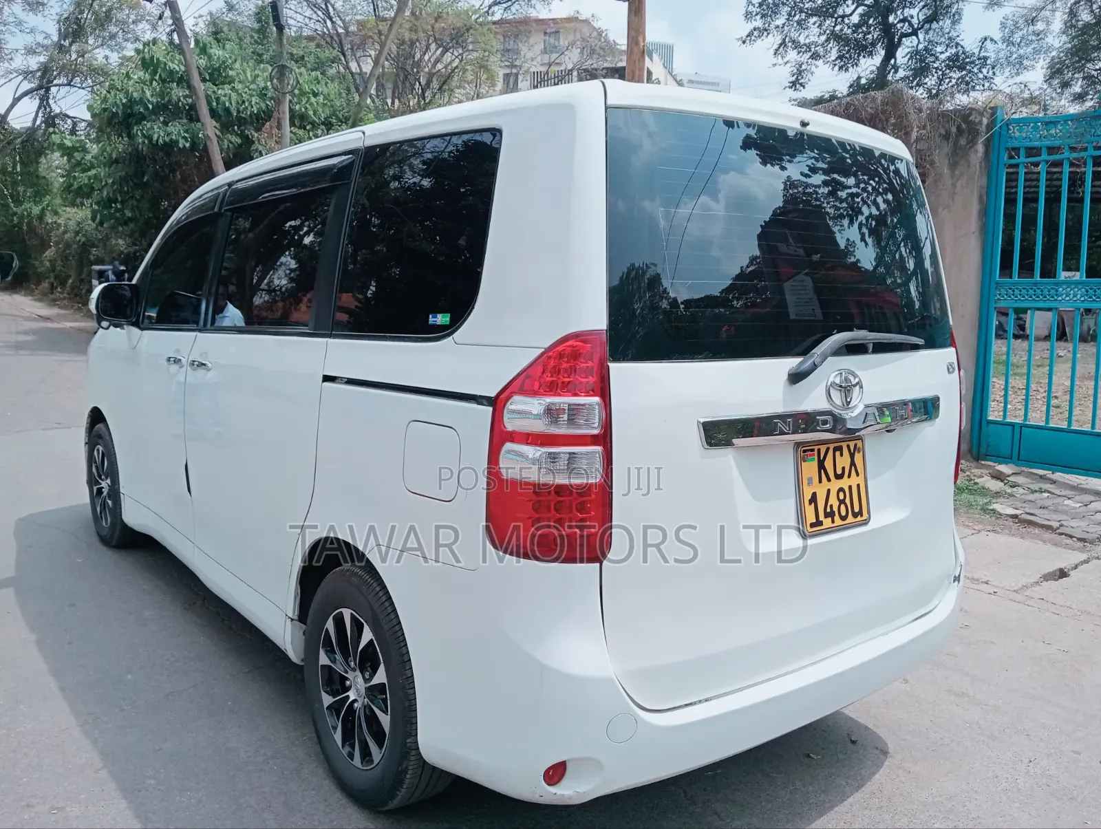 Toyota Noah 2012 White