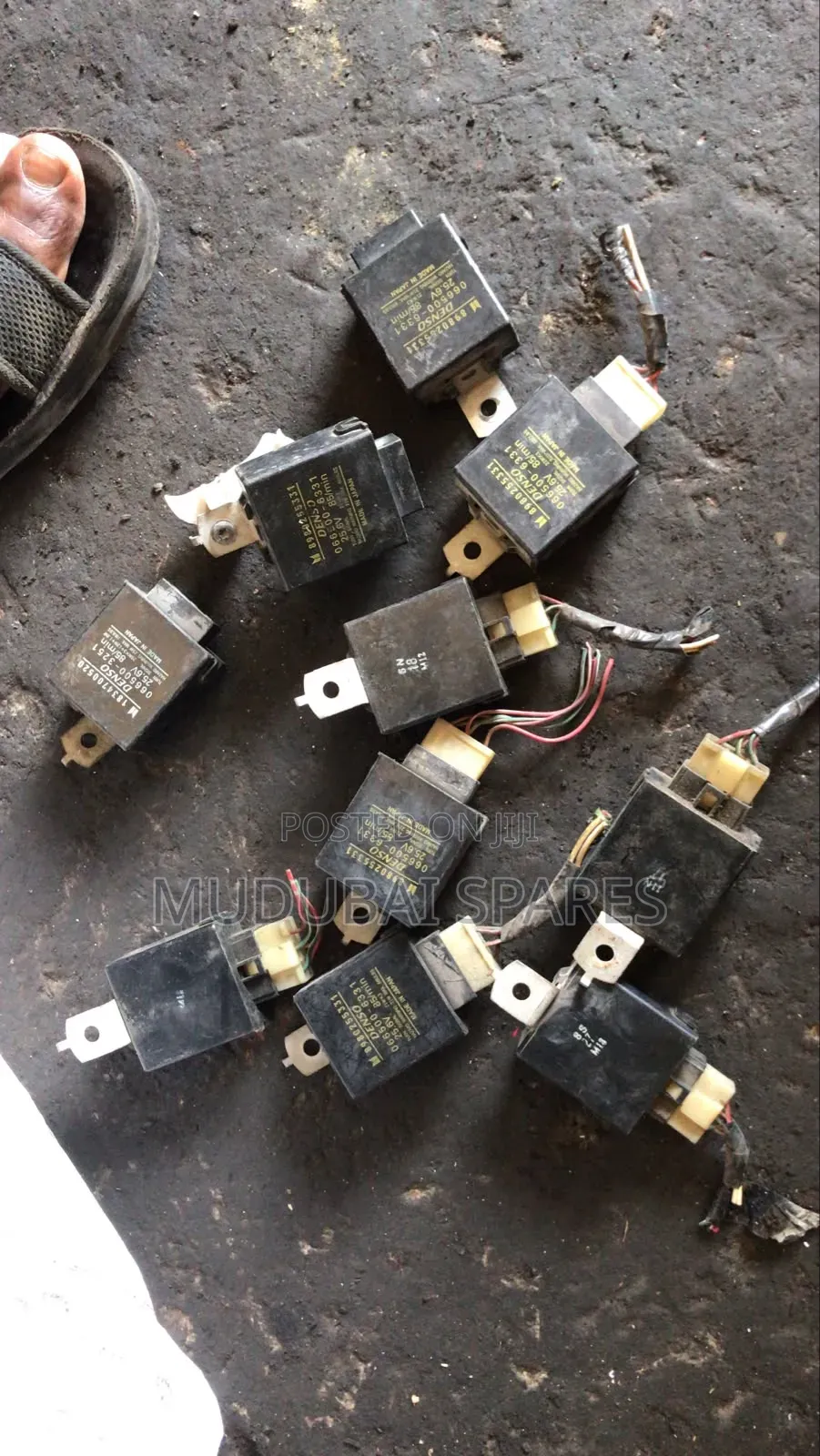Isuzu Frr33,fsr,frr90, and FVZ Old and New Model Flasher Units