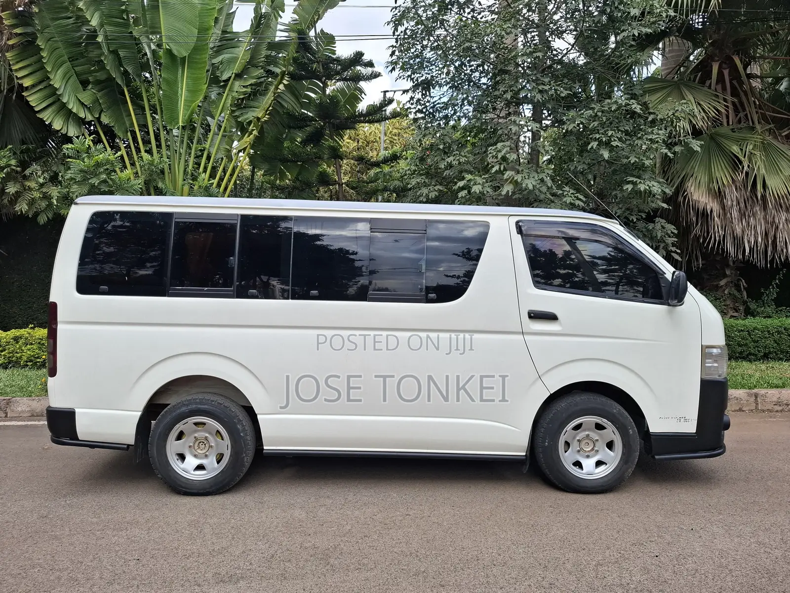 Toyota HiAce 2014 White