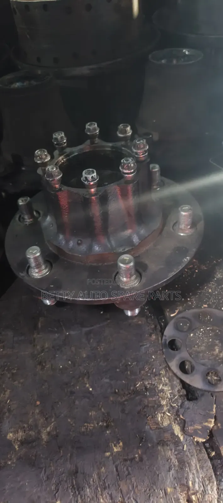 Isuzu NQR 4.3 Rear Hub