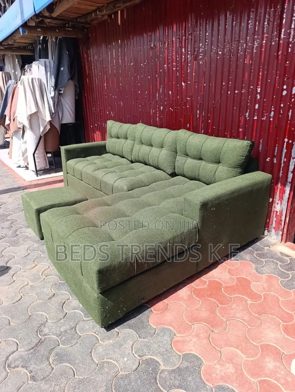 6 Seater L‐Shaped Green Sofa Tufted Design With Footrest