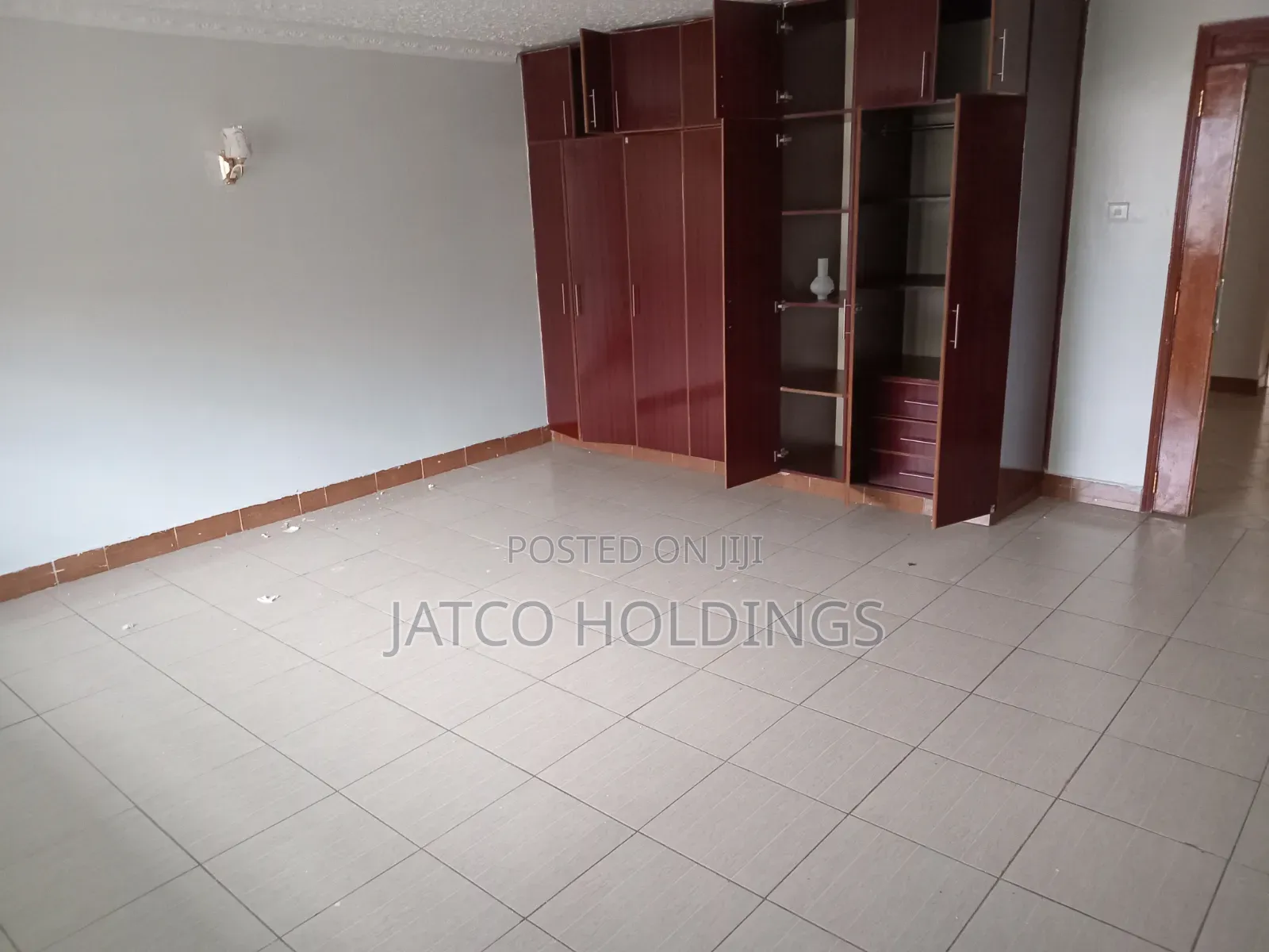 4bdrm Townhouse / Terrace in Chokaa, Njiru for rent