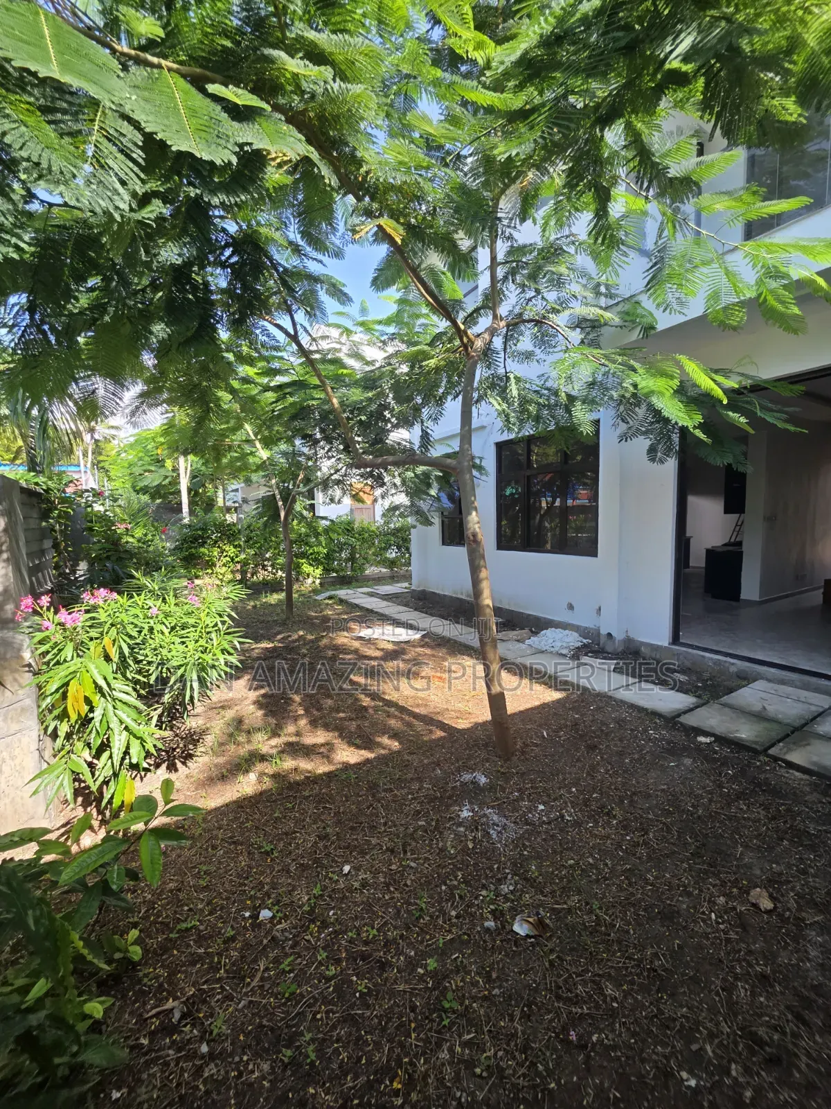4bdrm Townhouse/Terrace in Nyali Plus Dsq for sale