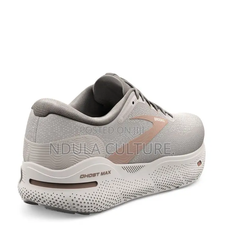 Brooks Ghost Max Runners